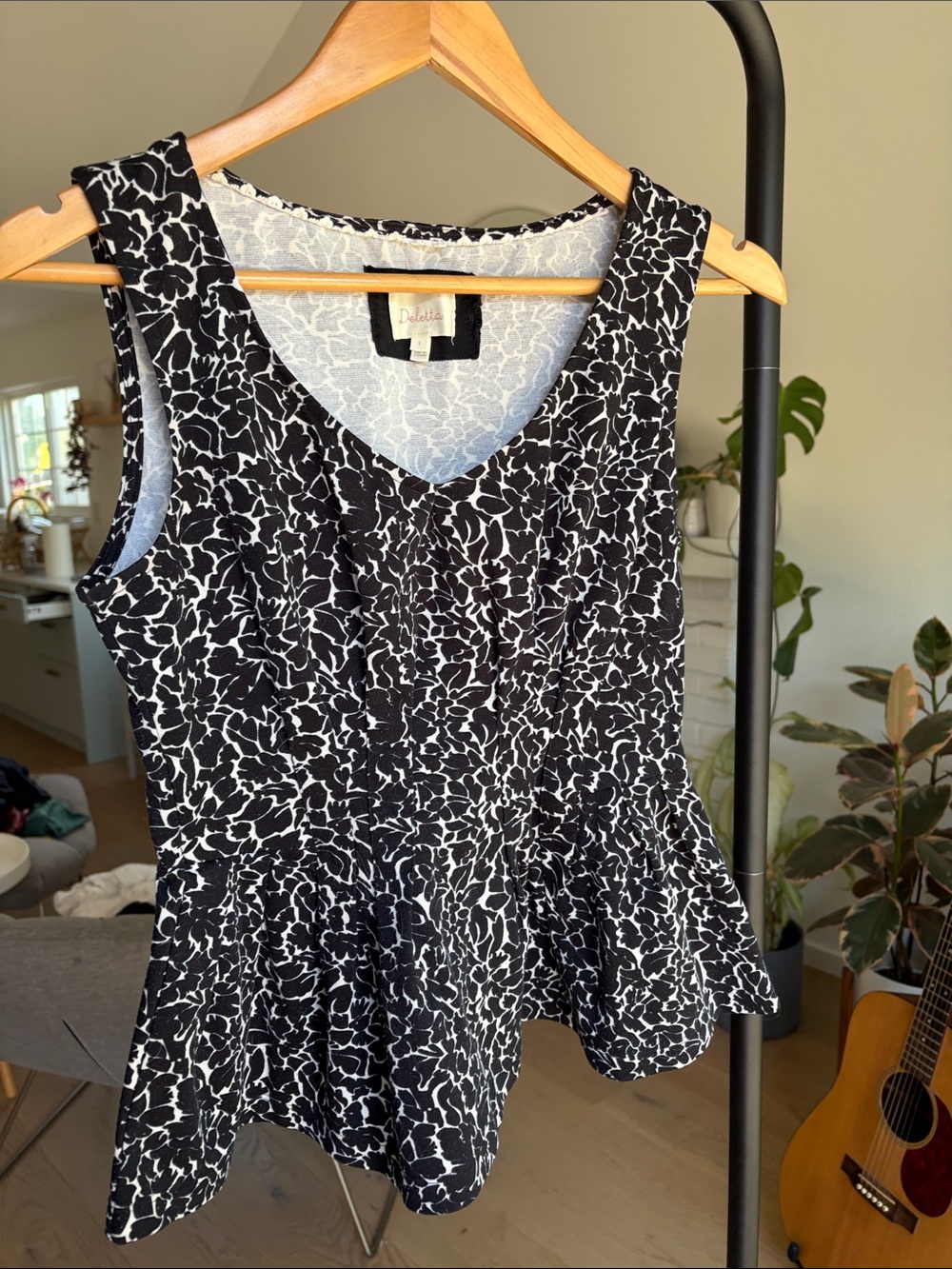 Deletta Black Dress with Leaf Print – Flare & Flattering Shape